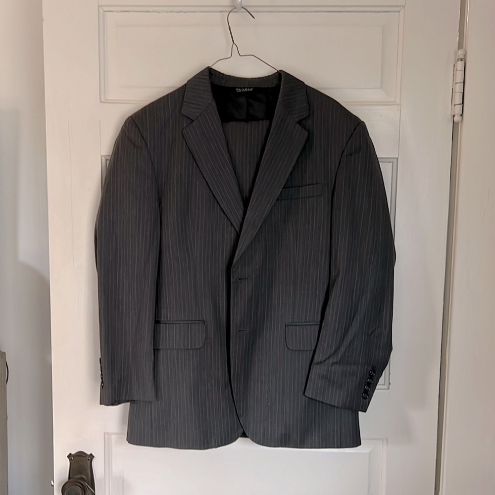 100% wool jos A bank gray suit w blue & white pin stripes.